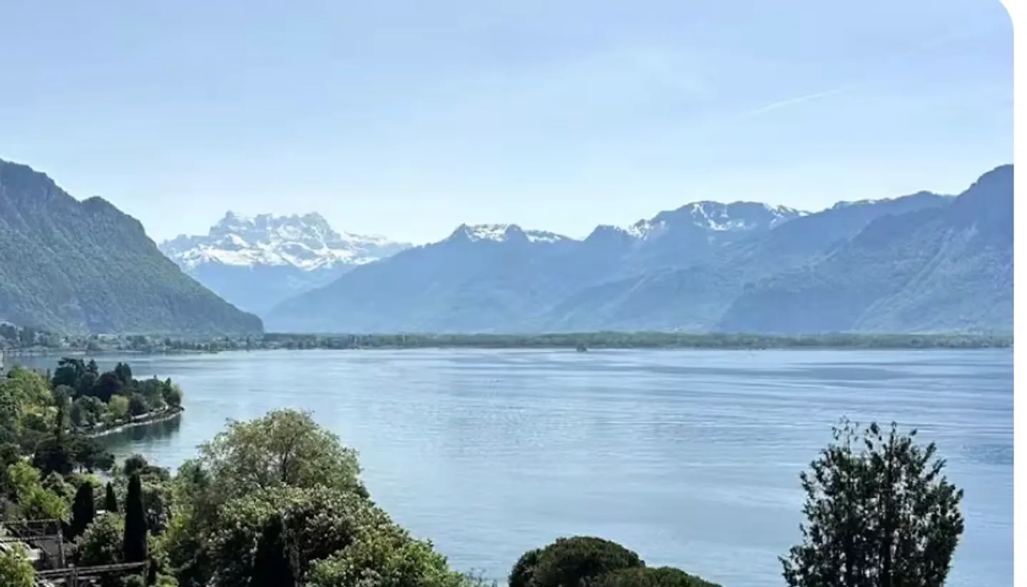 Luxury Apartment with Lake View - Photo 1 of 8