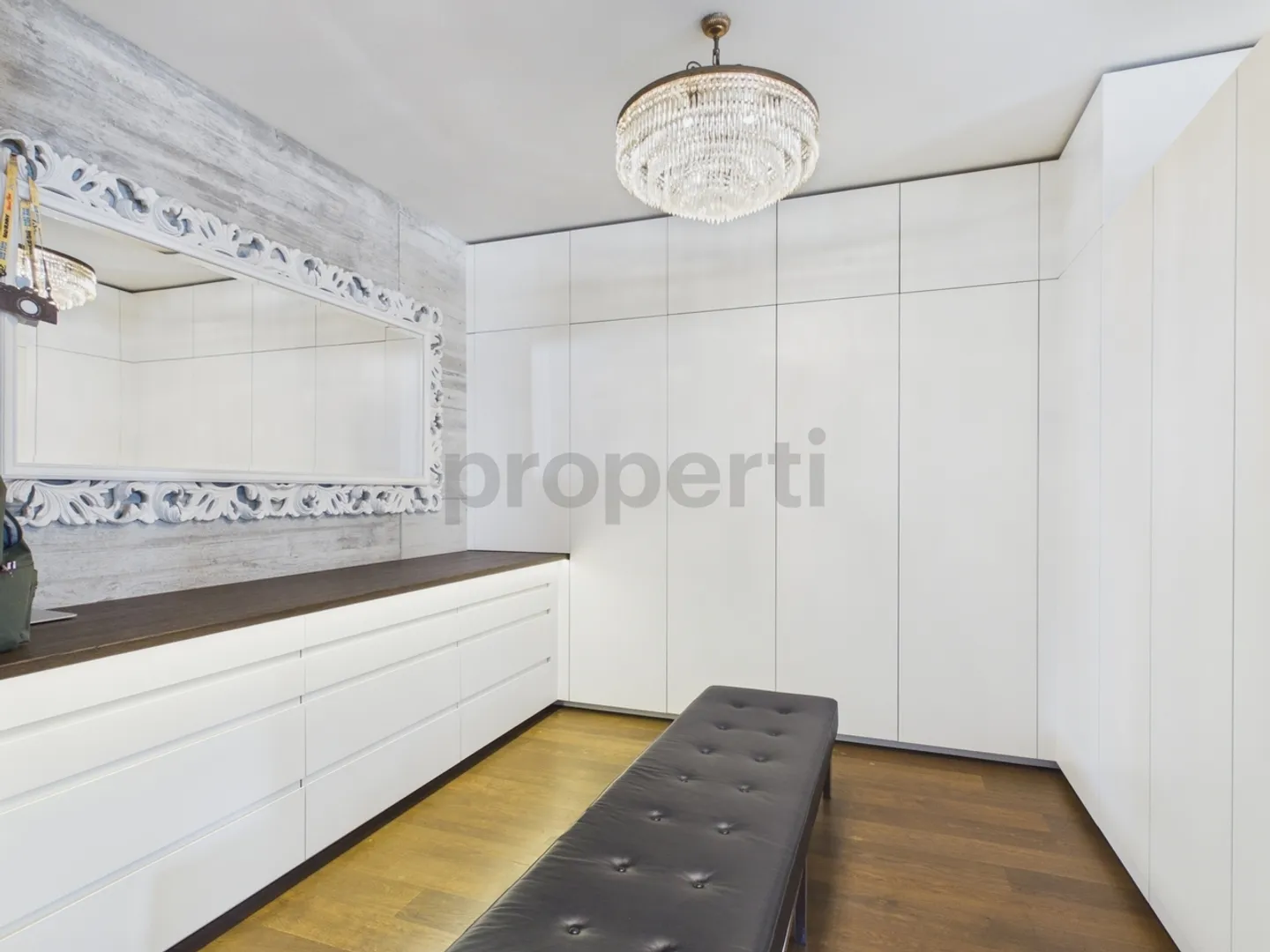 Appartamento esclusivo con terrazza con vista sul verde e sulla Limmat, un'oasi con piscina privata e spazi ampi - Foto 7 di 13