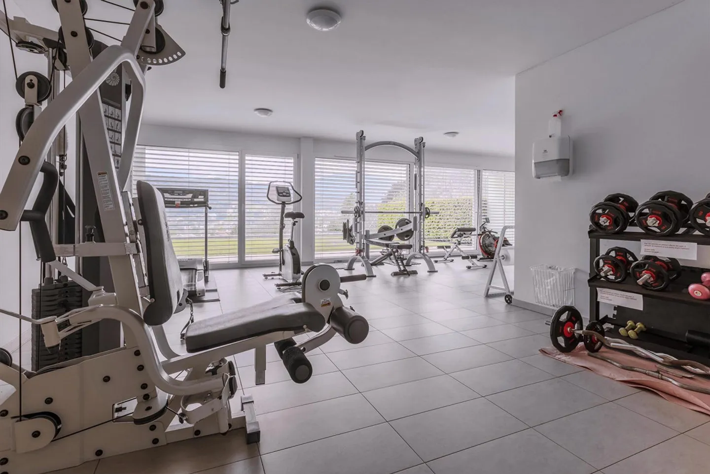 MODERN UND GERÄUMIG 3.5 ZIMMER MIT POOL IN CADRO - Foto 7 von 10