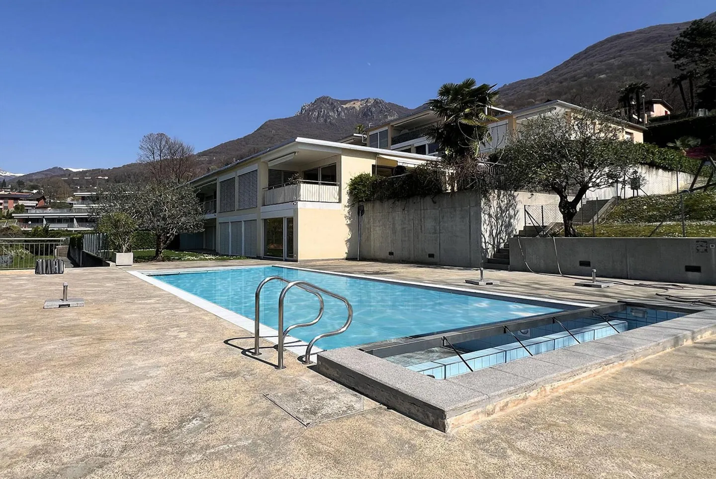 MODERN UND GERÄUMIG 3.5 ZIMMER MIT POOL IN CADRO - Foto 8 von 10