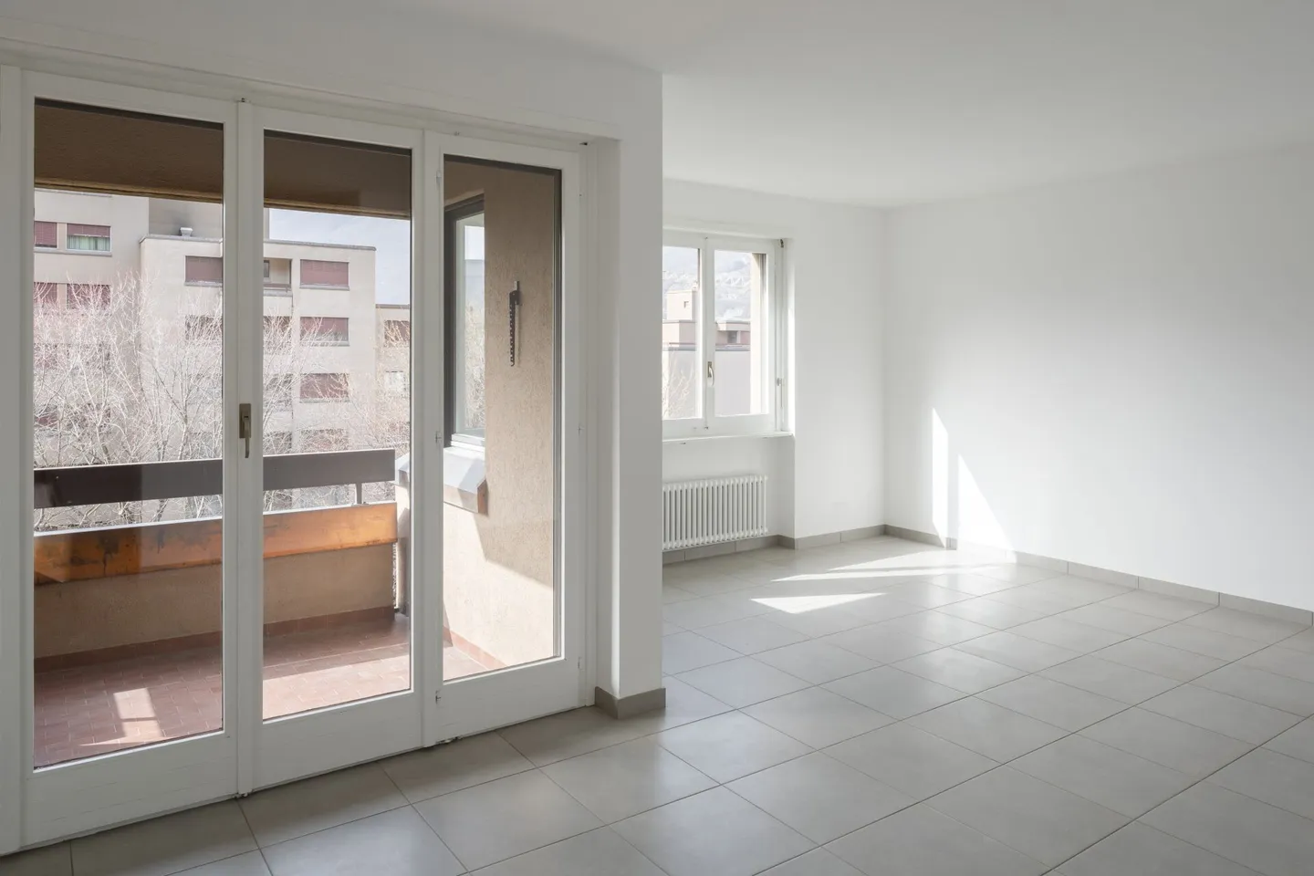 Affittiamo un grande appartamento di 5,5 stanze nel quartiere Sagittario - Foto 1 di 16