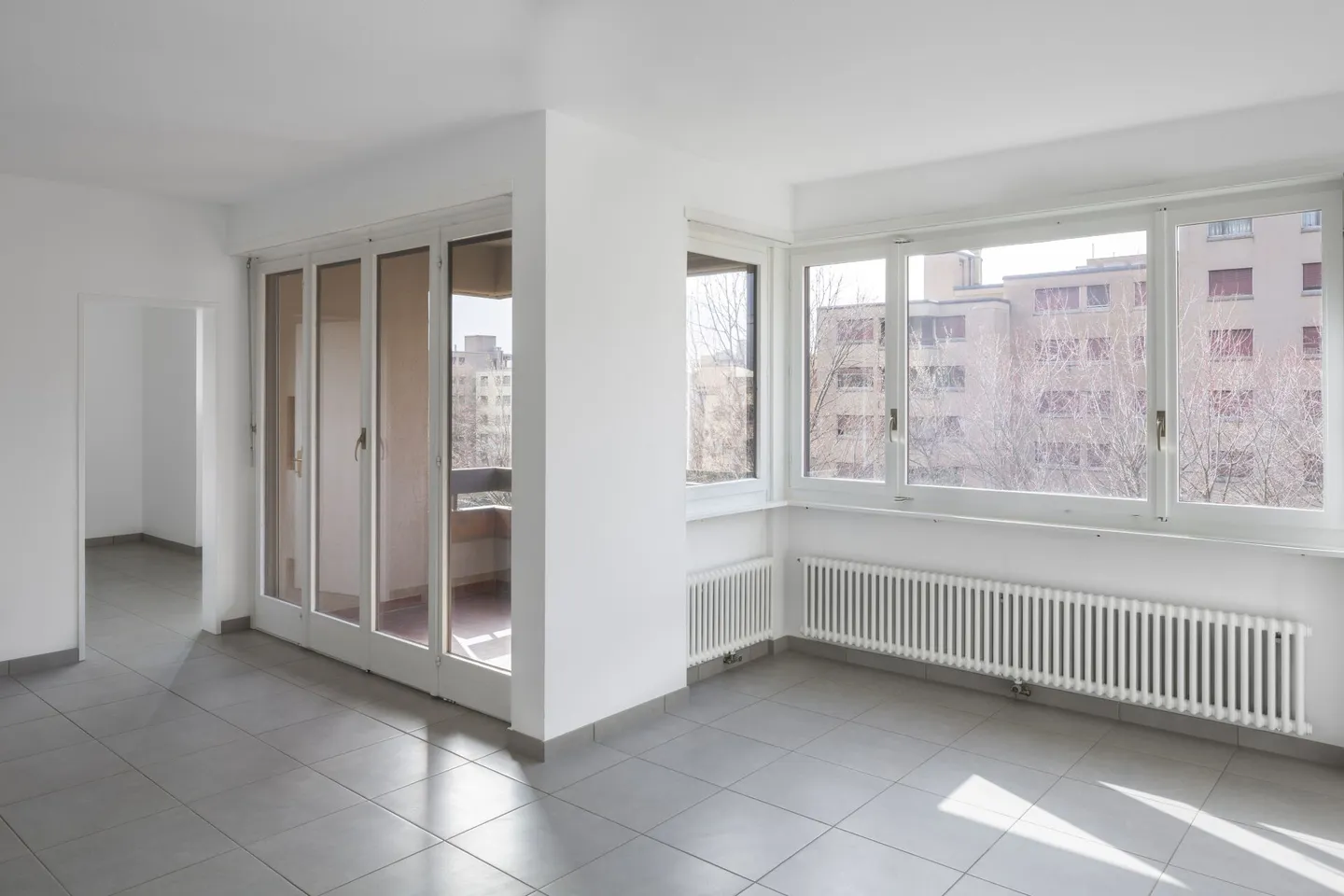 Affittiamo un grande appartamento di 5,5 stanze nel quartiere Sagittario - Foto 2 di 16