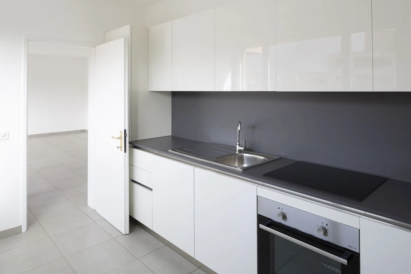 Affittiamo un grande appartamento di 5,5 stanze nel quartiere Sagittario - Foto 5 di 16