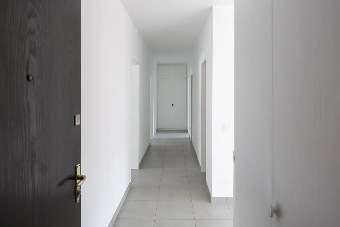 Affittiamo un grande appartamento di 5,5 stanze nel quartiere Sagittario - Foto 6 di 16