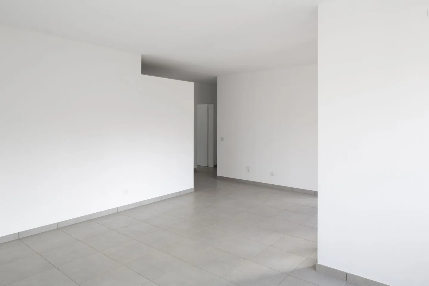 Affittiamo un grande appartamento di 5,5 stanze nel quartiere Sagittario - Foto 8 di 16