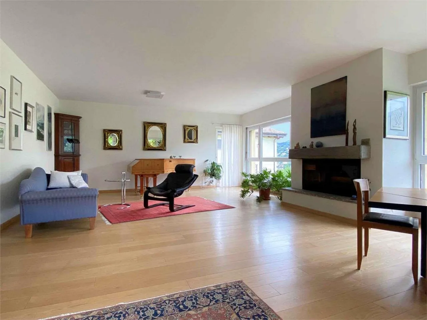 Grande maison soignée, spacieuse, immergée dans la verdure ! - Photo 2 sur 13