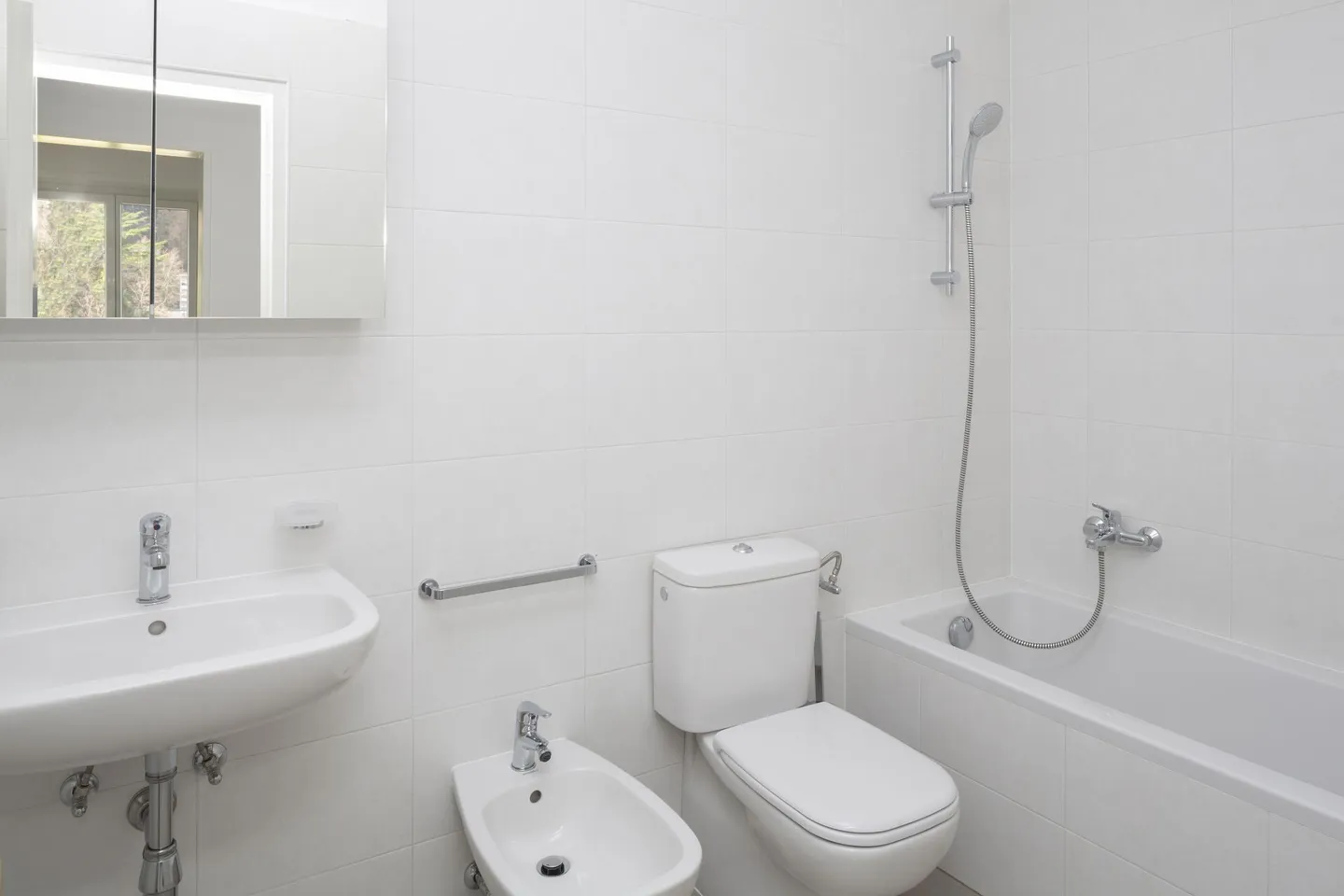 Affittiamo un grande appartamento di 5,5 stanze nel quartiere Sagittario - Foto 9 di 16