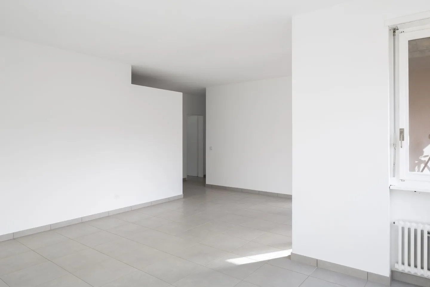 Affittiamo un grande appartamento di 5,5 stanze nel quartiere Sagittario - Foto 14 di 16