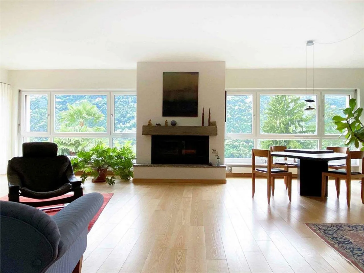 Grande maison soignée, spacieuse, immergée dans la verdure ! - Photo 3 sur 13
