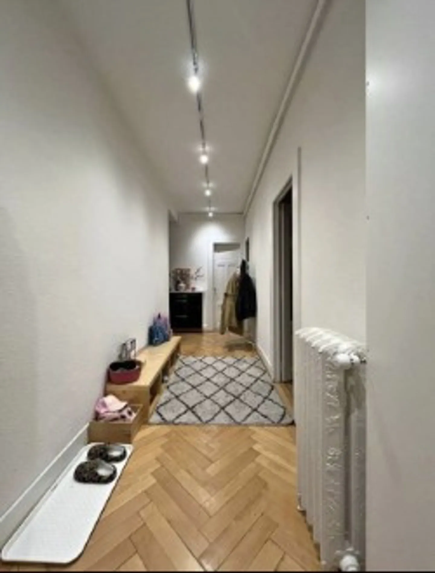 Wir bieten Ihnen eine wunderschöne 6-Zimmer-Wohnung im 4. Stock an - Foto 1 von 8