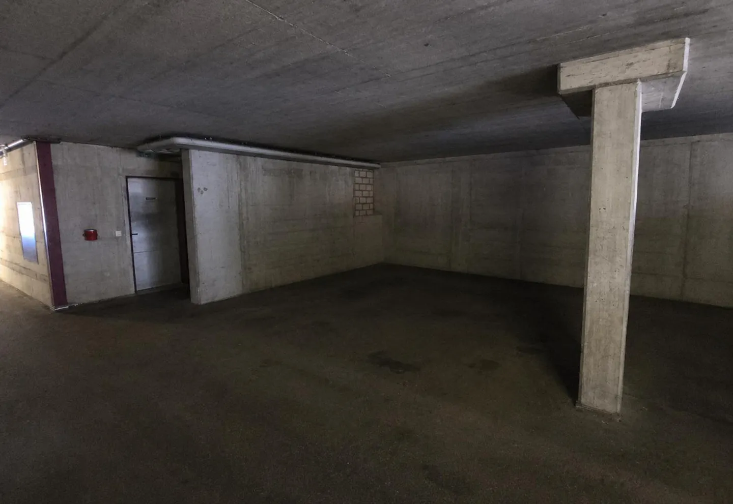 Place de parking souterrain pour véhicules petits/moyens à Meiringen - Photo 2 sur 3