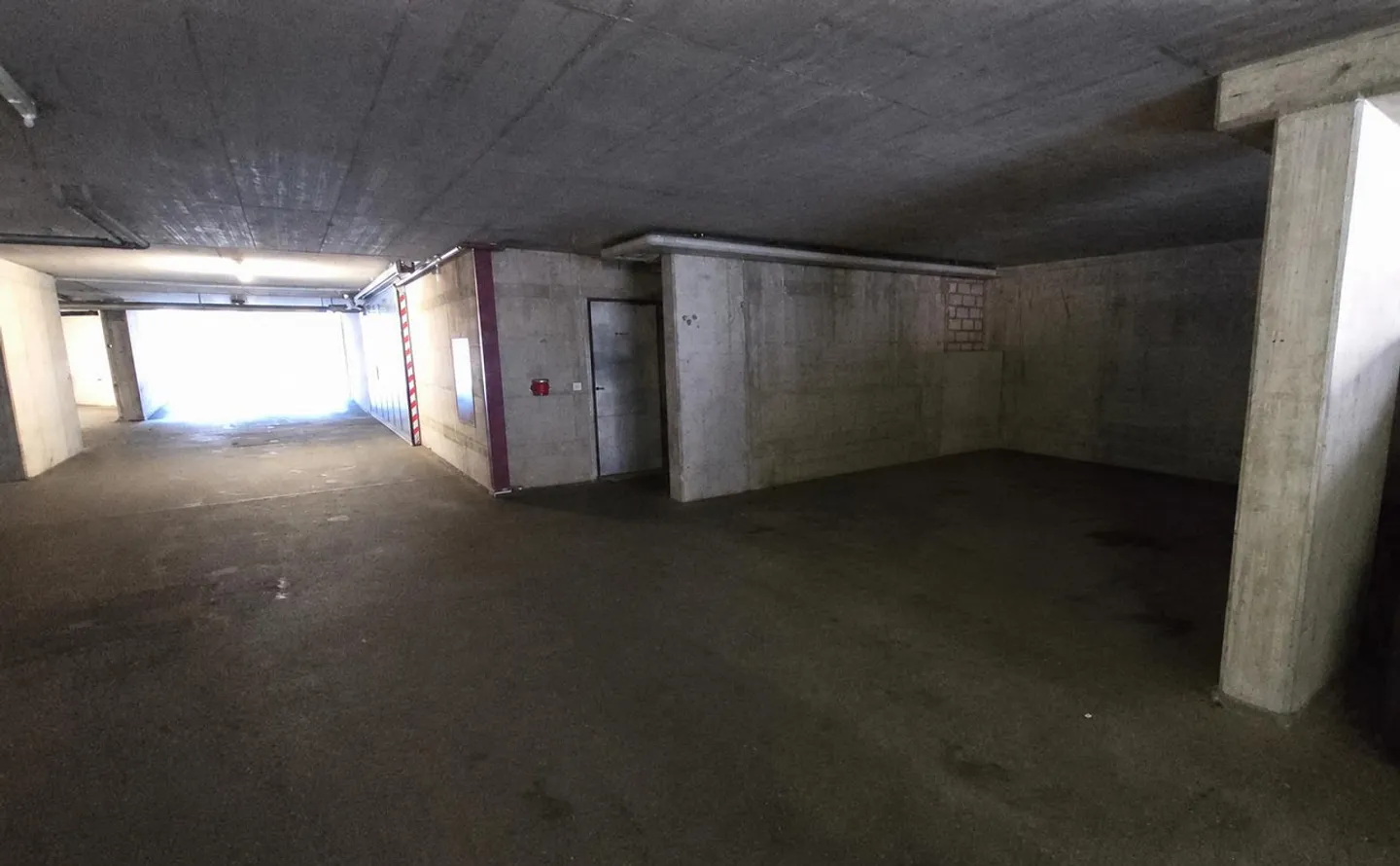 Place de parking souterrain pour véhicules petits/moyens à Meiringen - Photo 3 sur 3