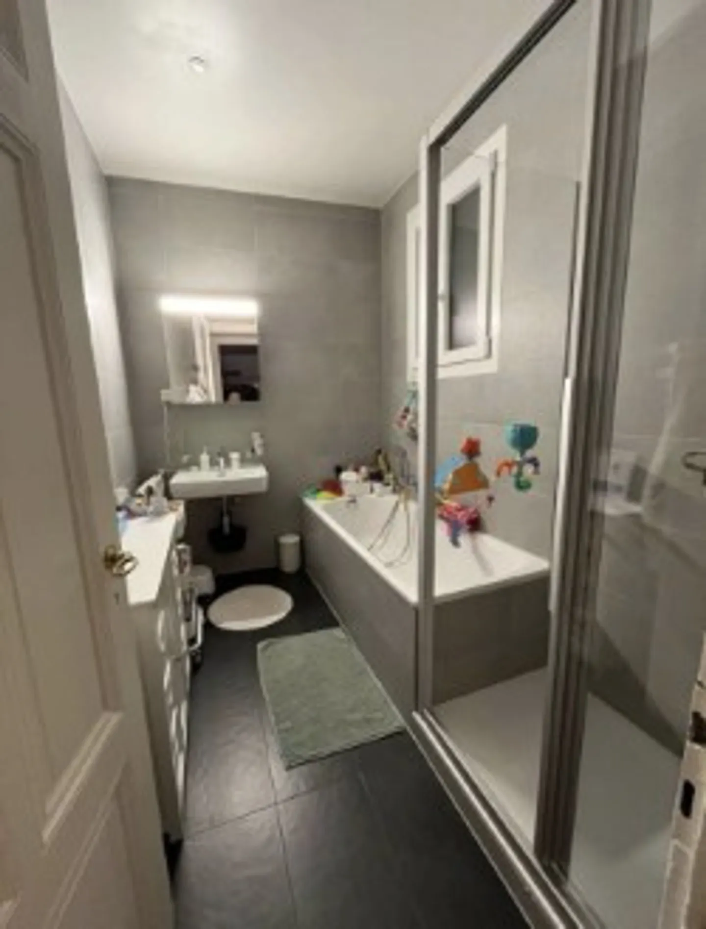 Wir bieten Ihnen eine wunderschöne 6-Zimmer-Wohnung im 4. Stock an - Foto 8 von 8