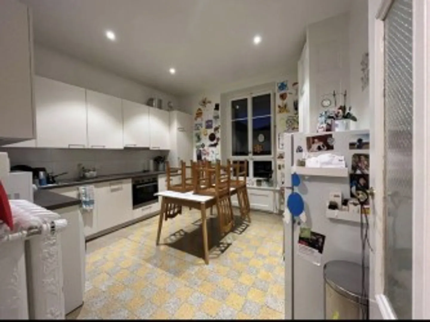 Wir bieten Ihnen eine wunderschöne 6-Zimmer-Wohnung im 4. Stock an - Foto 2 von 8