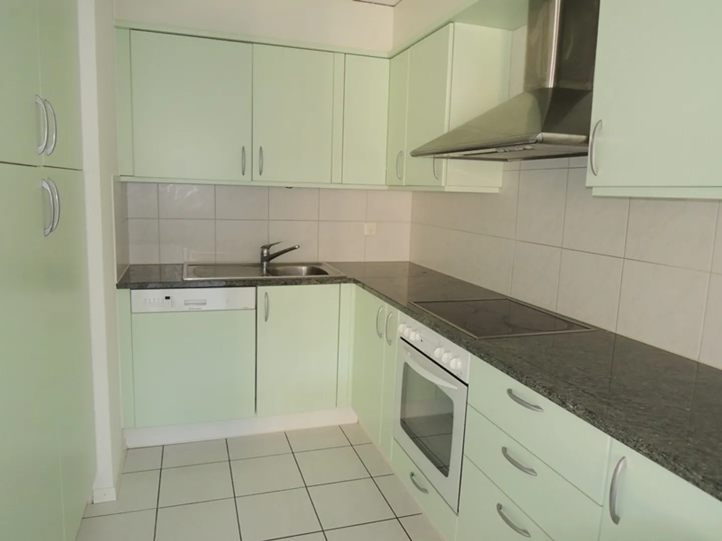 3.5 Room Apartment - Photo 3 of 9