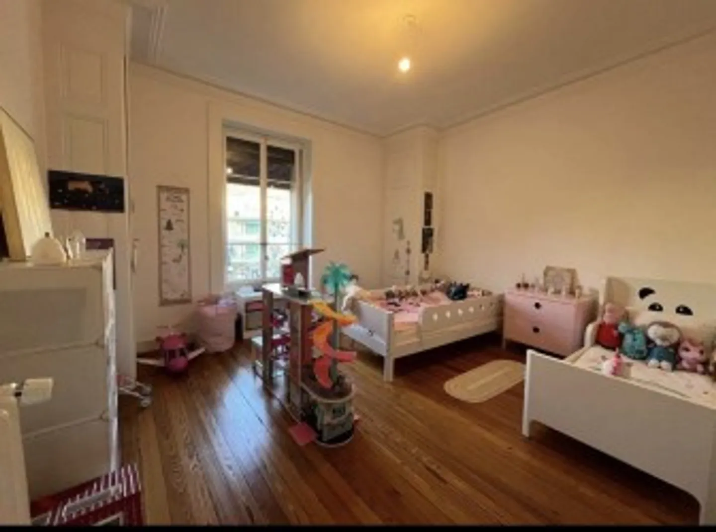 Wir bieten Ihnen eine wunderschöne 6-Zimmer-Wohnung im 4. Stock an - Foto 6 von 8