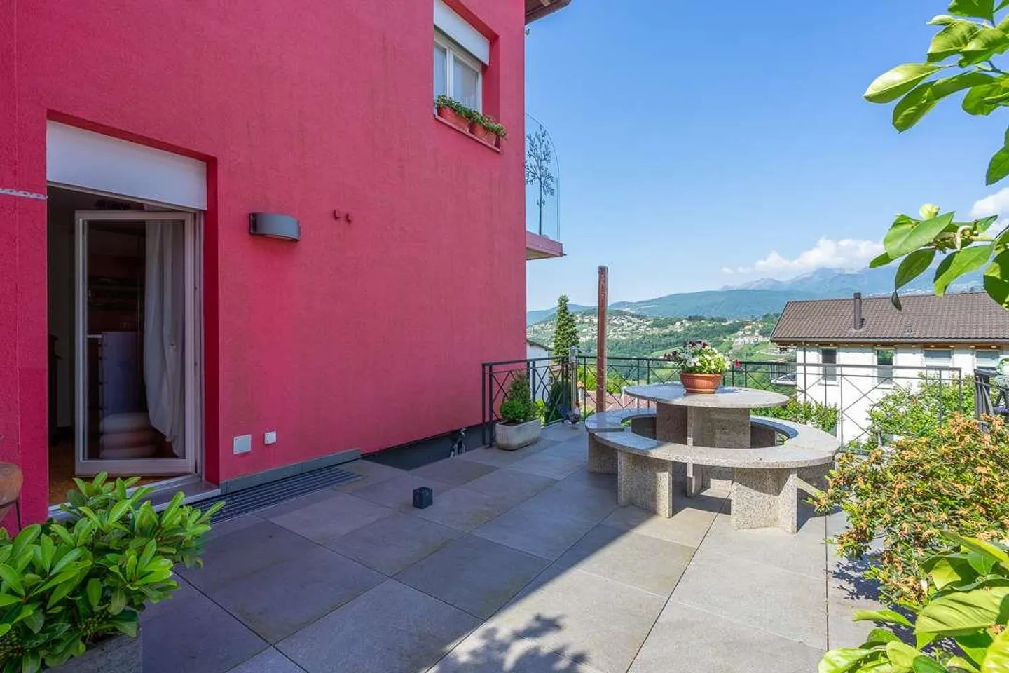 Charming House with Panoramic View - Photo 3 of 13