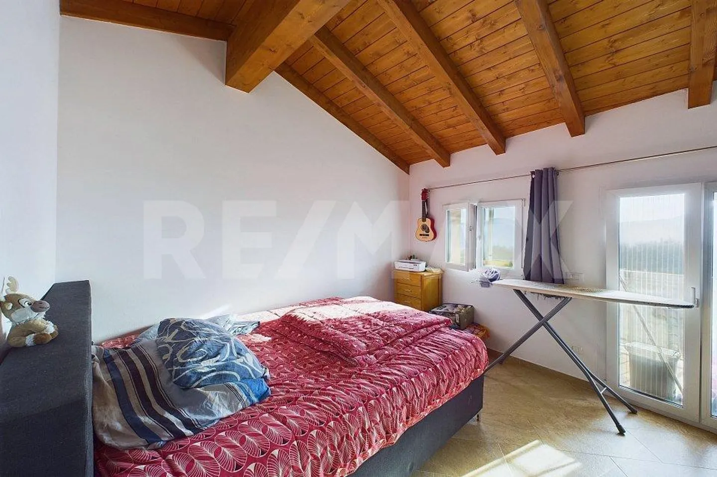 Nouvelle maison principale avec trois appartements. Bon investissement! - Photo 11 sur 13