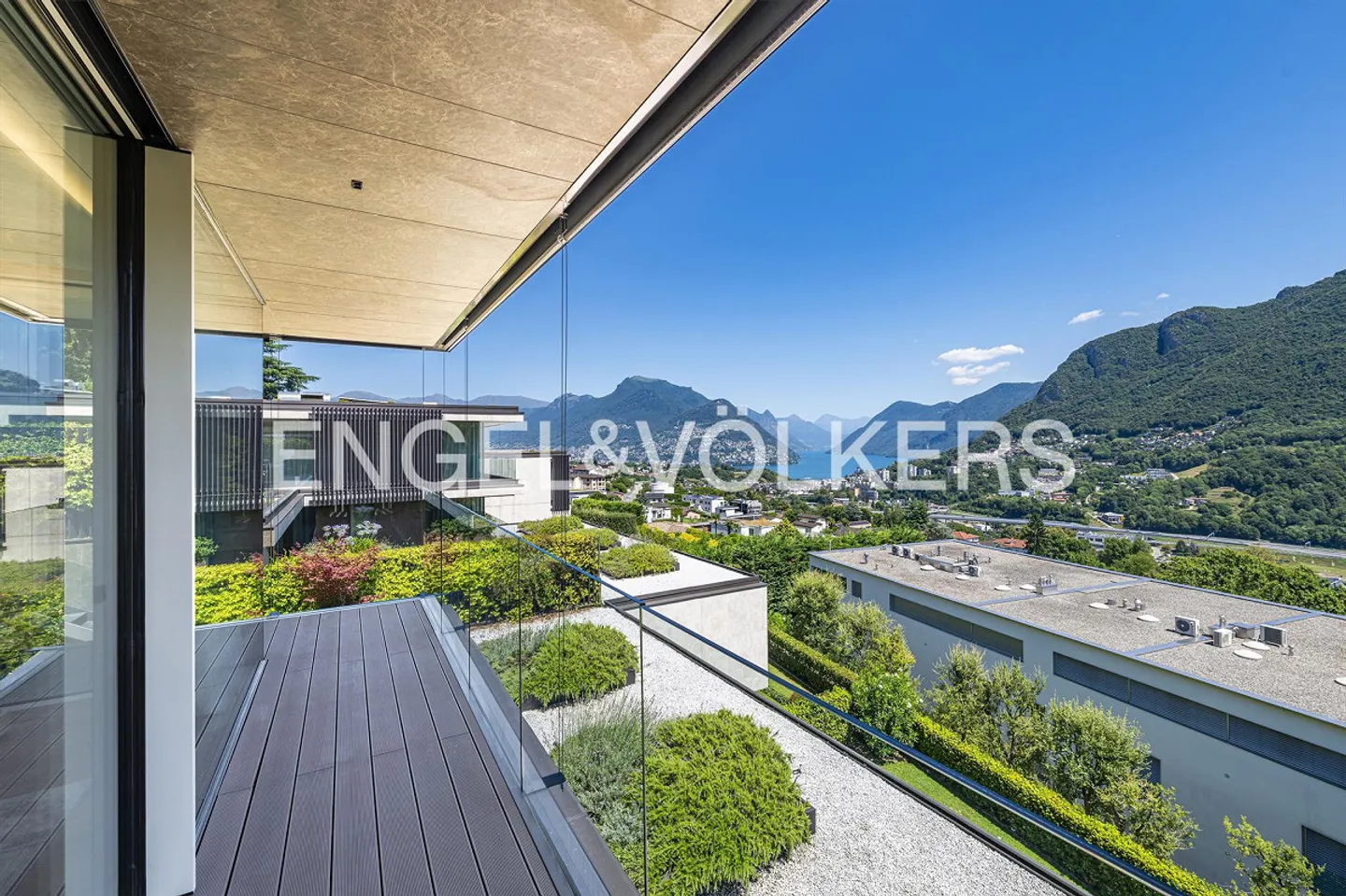 Contemporary prestigious residence - Photo 1 of 15