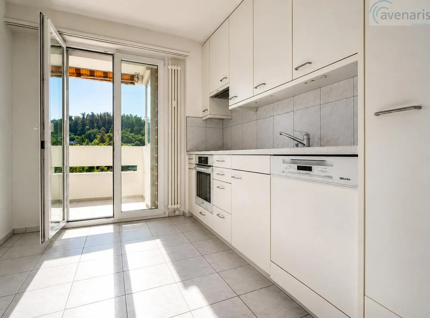 Well-maintained apartment with stunning views and high living comfort - Photo 5 of 11