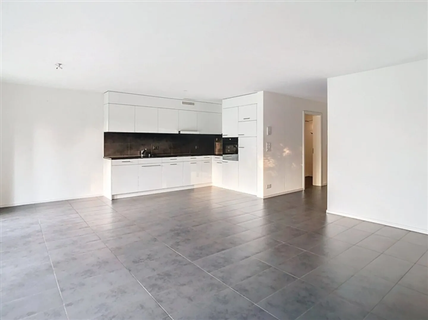 «MAGNIFICENT 2,5 Zimmer / SEHR SCHÖNE 2,5-Zimmer-Wohnung» - Foto 1 von 12