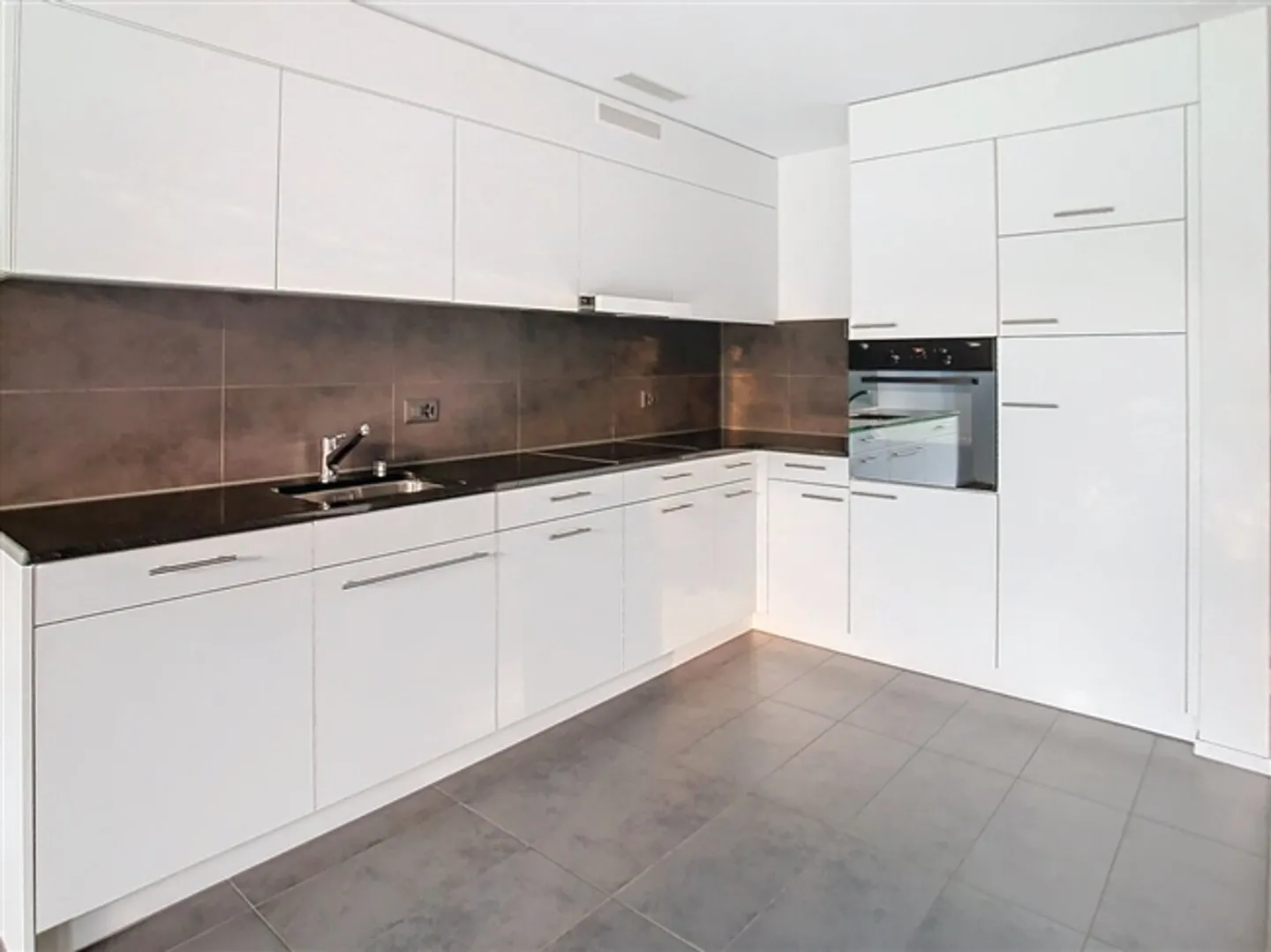 «MAGNIFICENT 2,5 Zimmer / SEHR SCHÖNE 2,5-Zimmer-Wohnung» - Foto 2 von 12