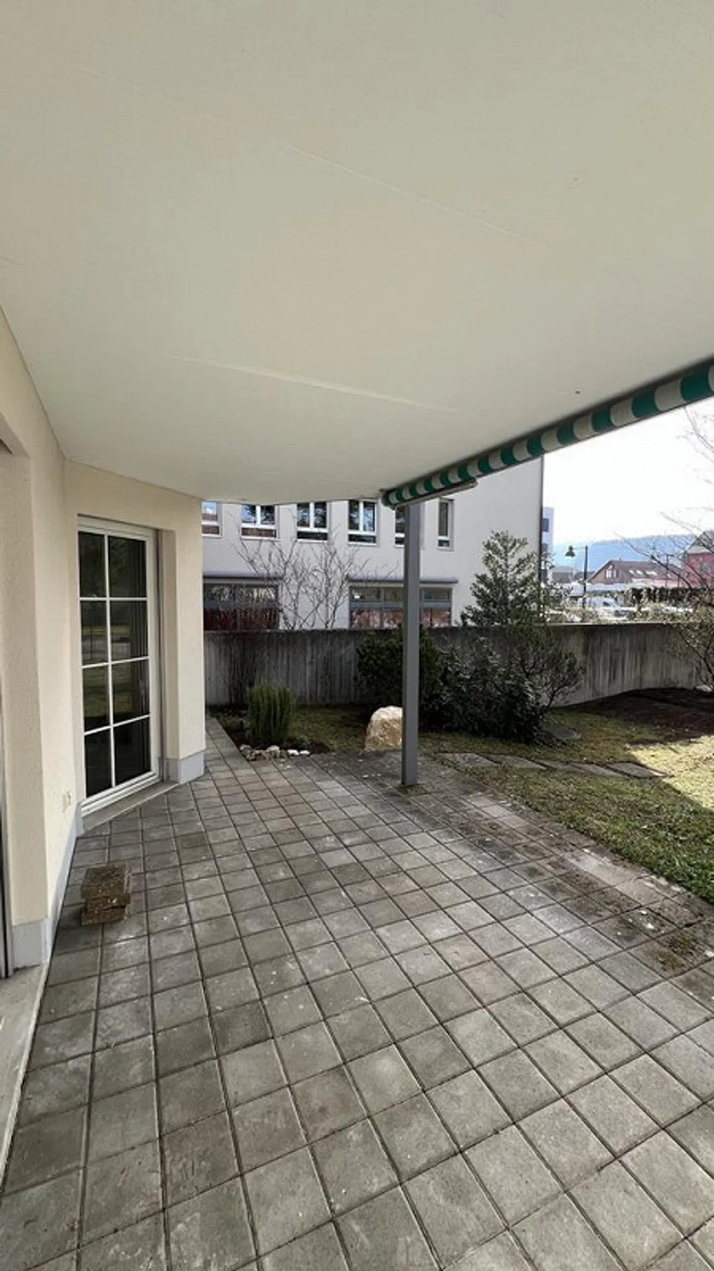 Freshly Renovated 3-Room Apartment - Photo 4 of 6