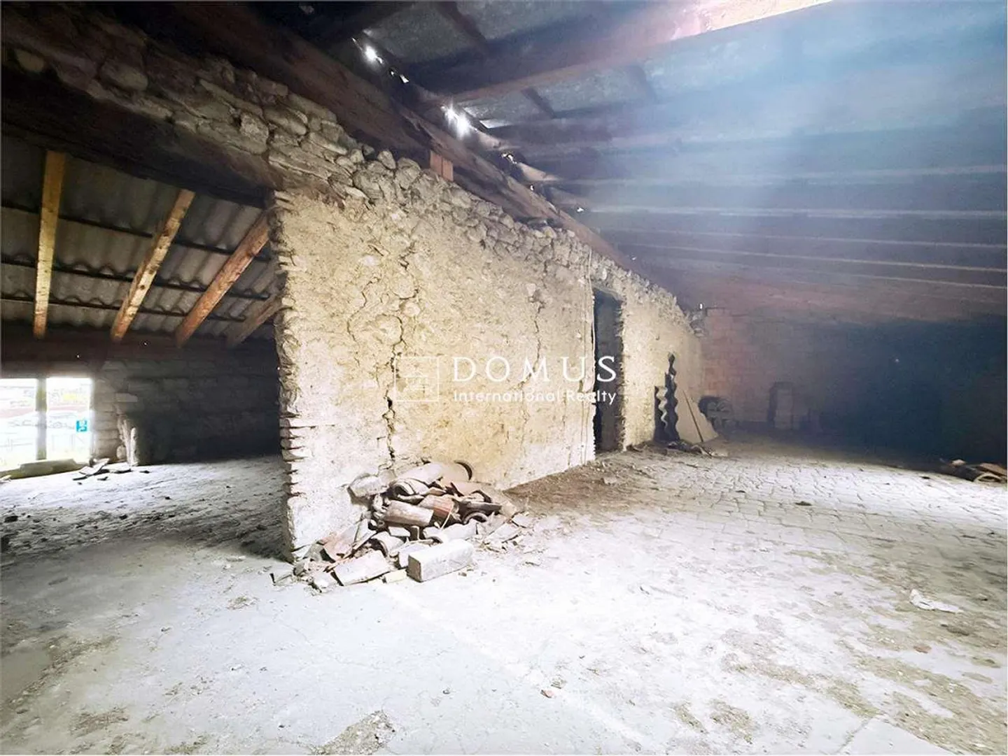 Kleine Immobilienoperation Haus zu renovieren - Foto 6 von 9