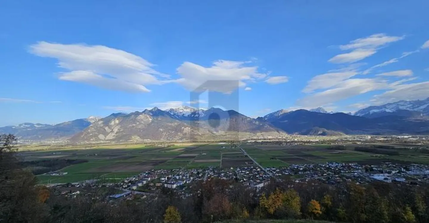 VERY SUNNY WITH A VIEW OF THE MOUNTAINS - Photo 1 of 5