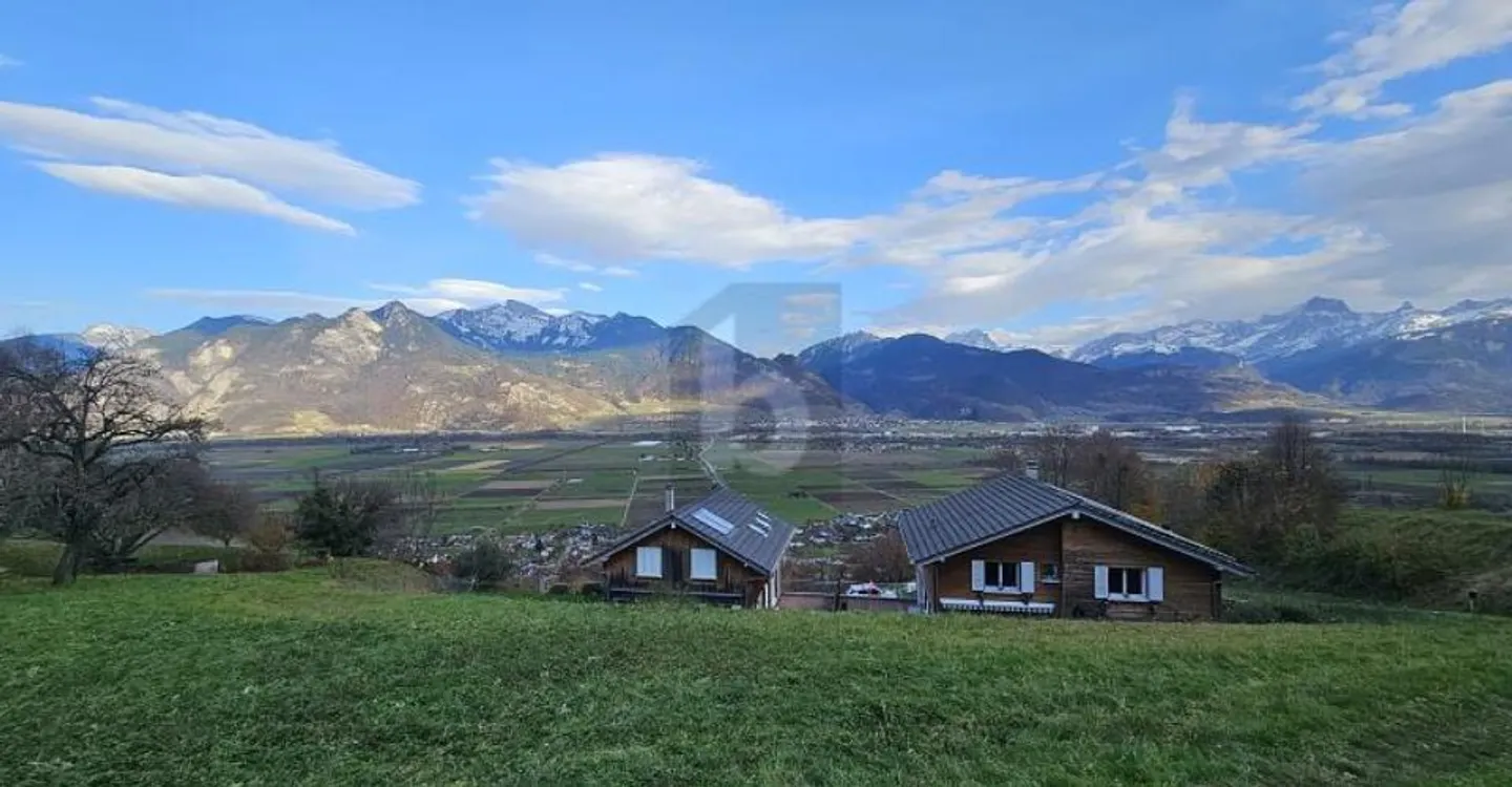 VERY SUNNY WITH A VIEW OF THE MOUNTAINS - Photo 2 of 5