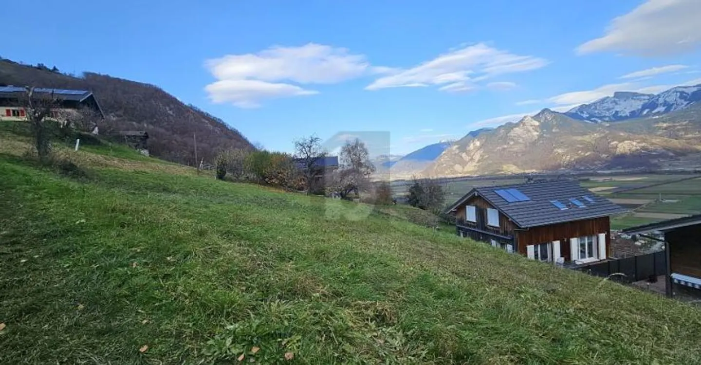 VERY SUNNY WITH A VIEW OF THE MOUNTAINS - Photo 3 of 5