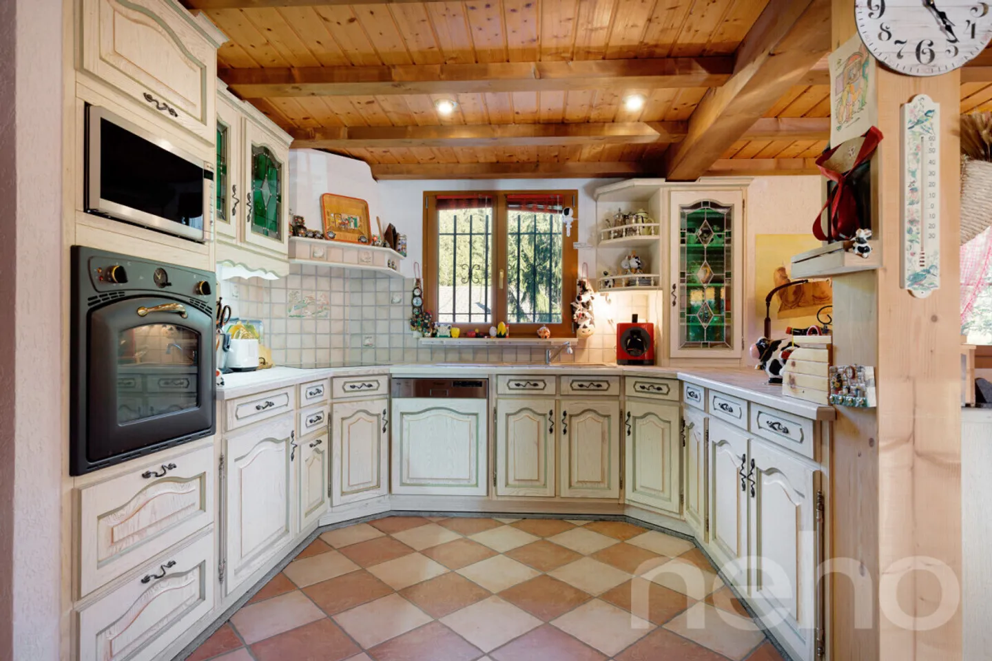 Chalet with Mountain Views - Photo 7 of 12