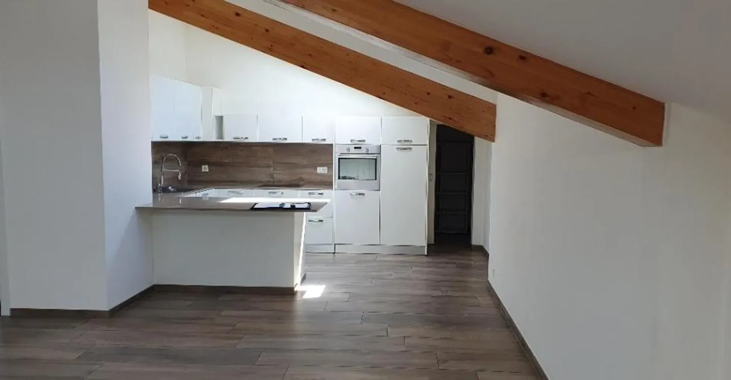 10-room House - Photo 9 of 12