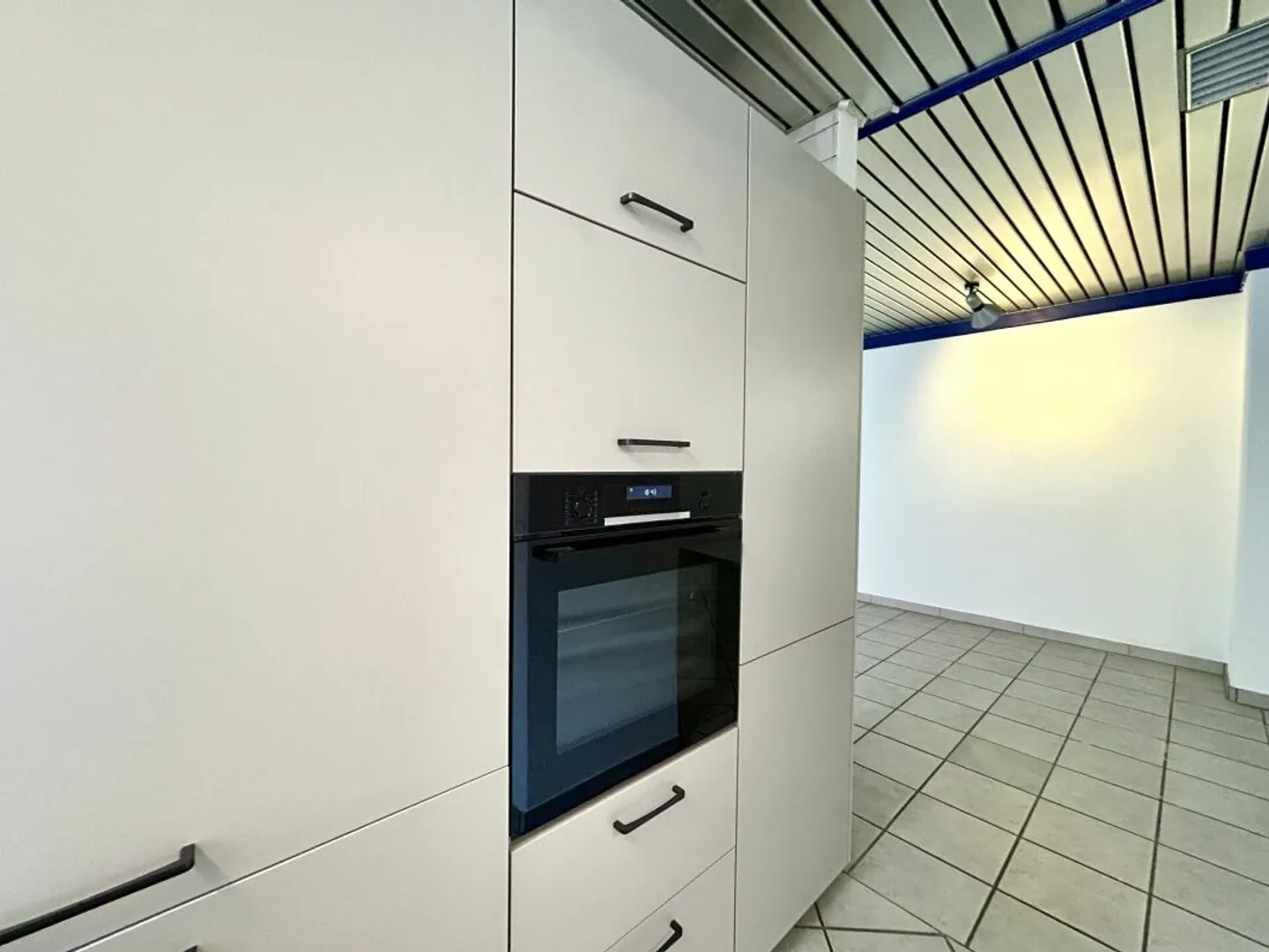 Edificio residenziale e commerciale nel seminterrato con potenziale d'uso versatile copia - Foto 3 di 17