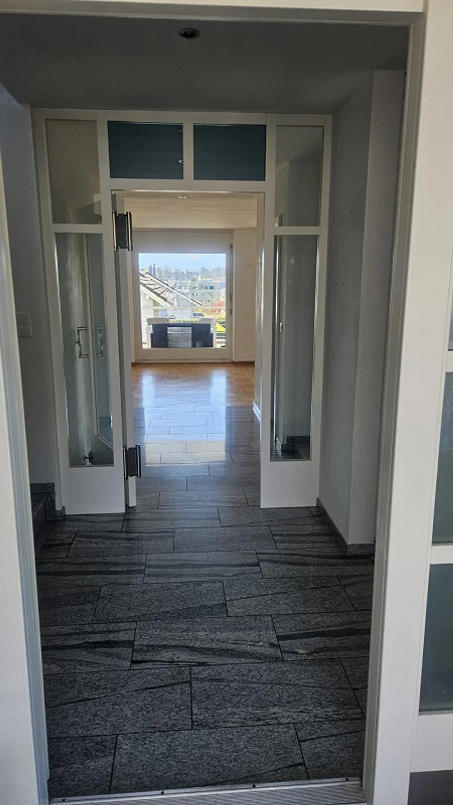 Maison de 4,5 pièces avec très grand appartement de 2,5 pièces - Photo 5 sur 24