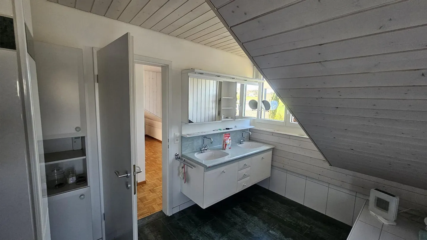 Maison de 4,5 pièces avec très grand appartement de 2,5 pièces - Photo 15 sur 24