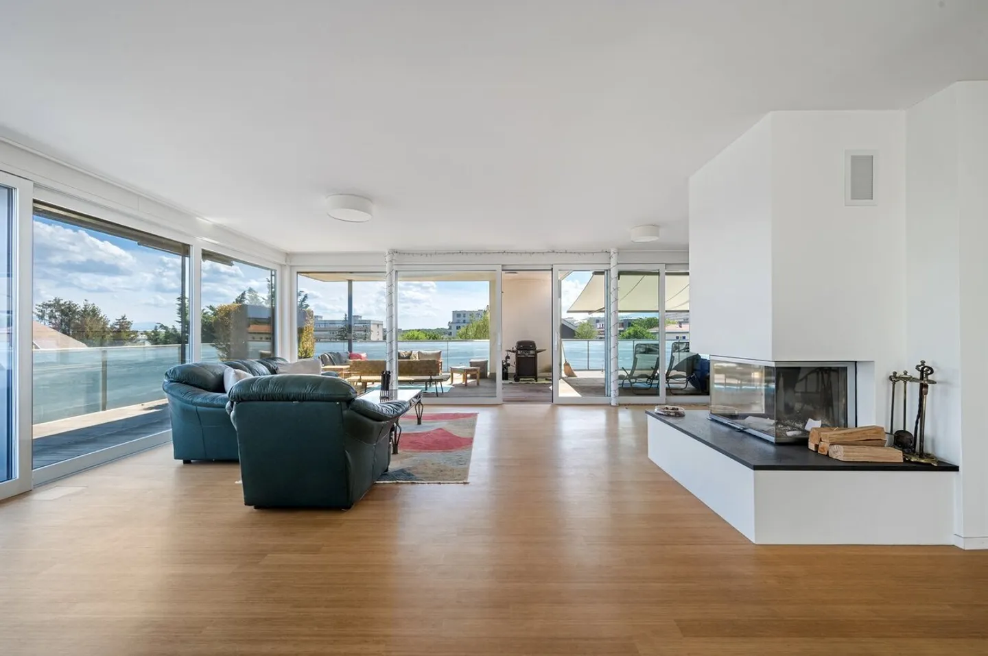 Wunderschöne 4,5-Zimmer-Penthouse in einem Eigentumswohnungsgebäude - Foto 2 von 12