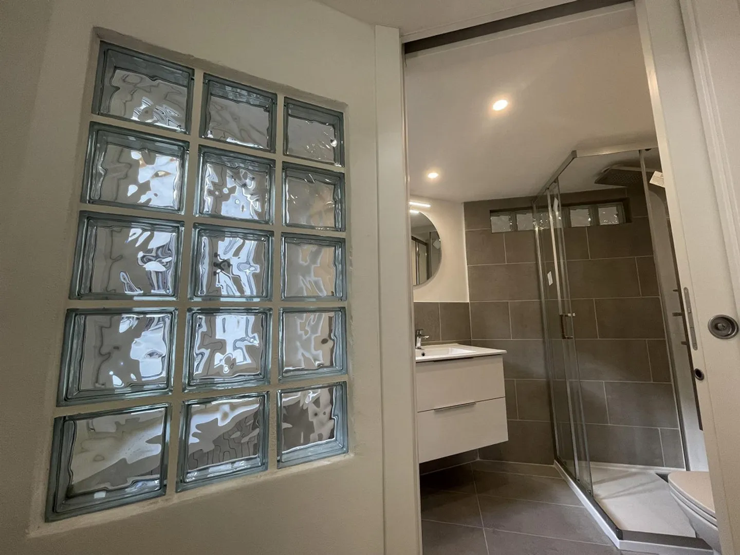Schöne 3.5-Zimmer-Hütte komplett renoviert - Foto 3 von 13