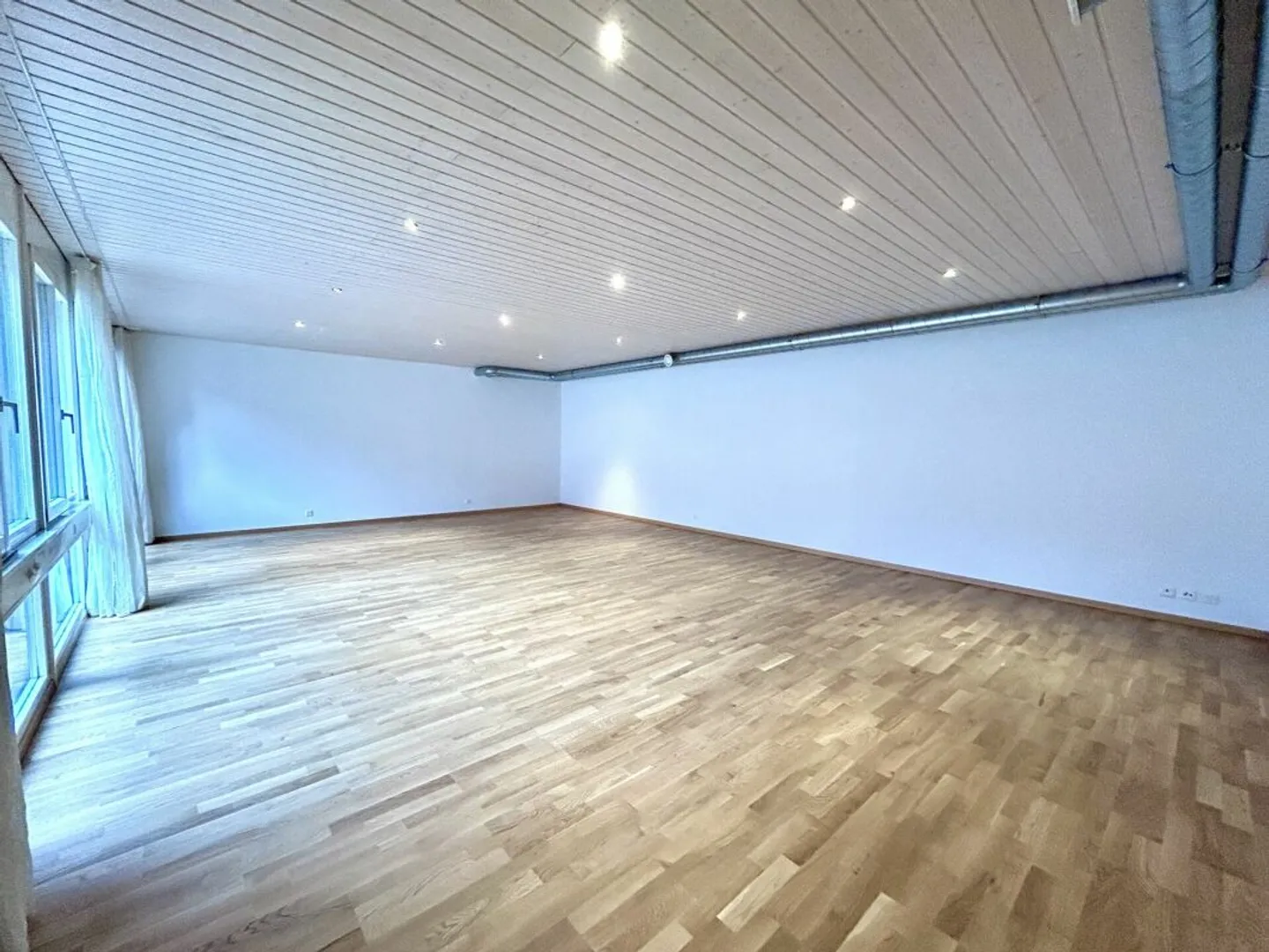 Edificio residenziale e commerciale nel seminterrato con potenziale d'uso versatile copia - Foto 7 di 17