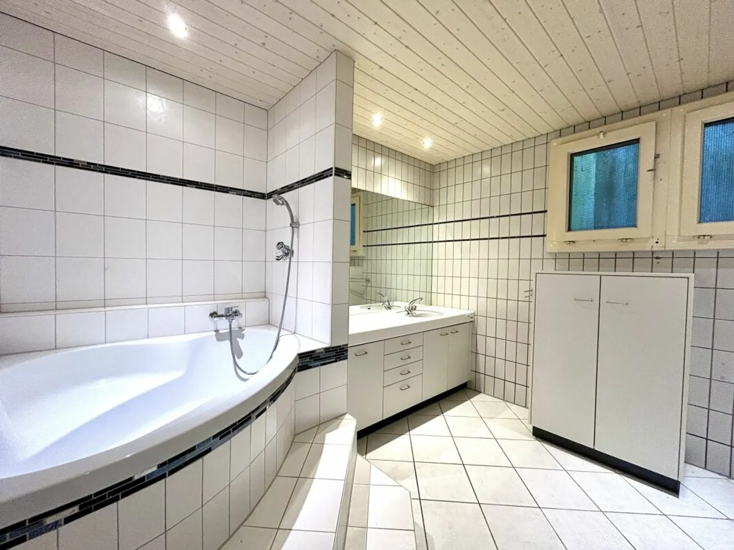 Edificio residenziale e commerciale nel seminterrato con potenziale d'uso versatile copia - Foto 11 di 17