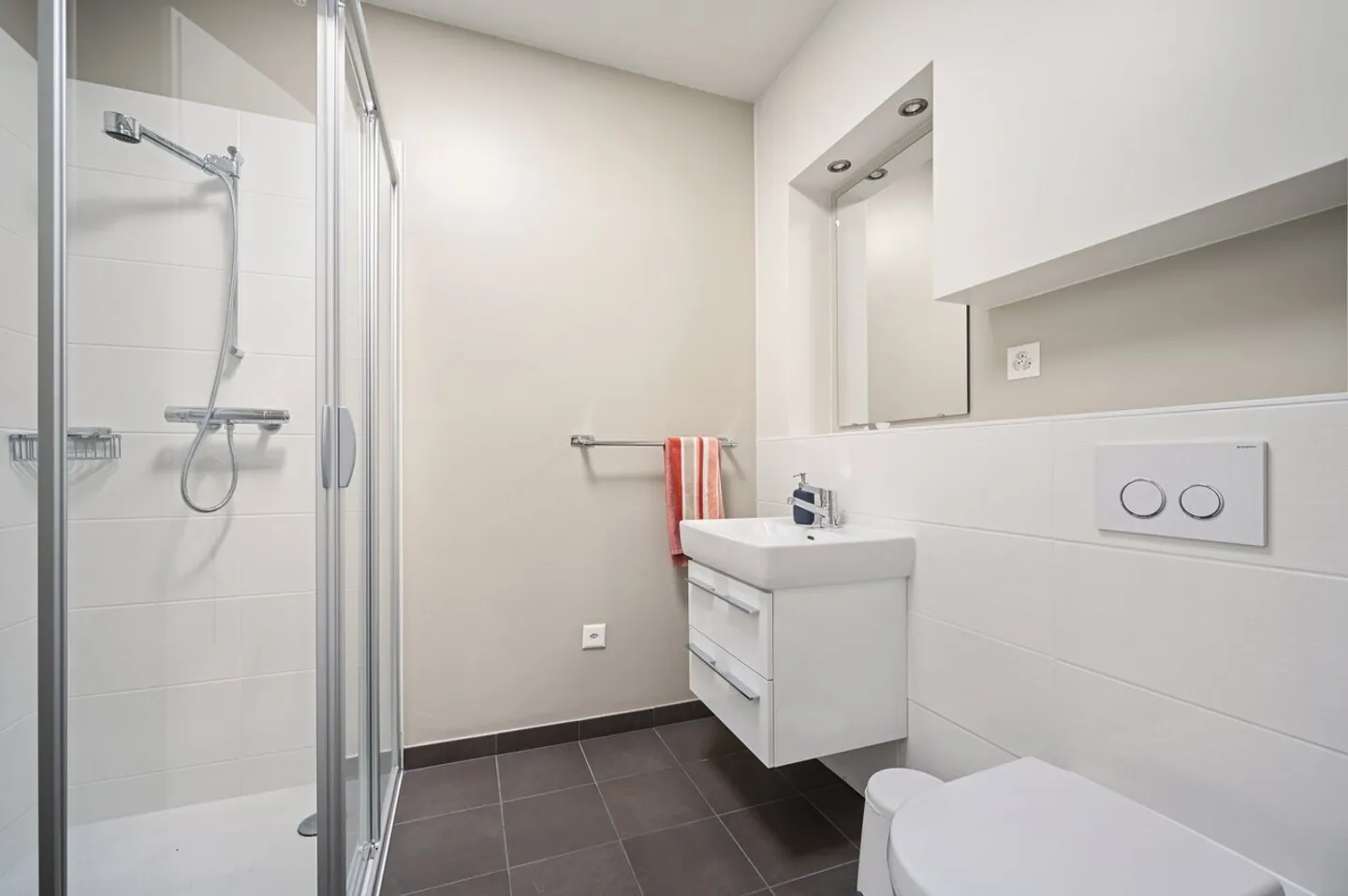 Wunderschöne 4,5-Zimmer-Penthouse in einem Eigentumswohnungsgebäude - Foto 8 von 12