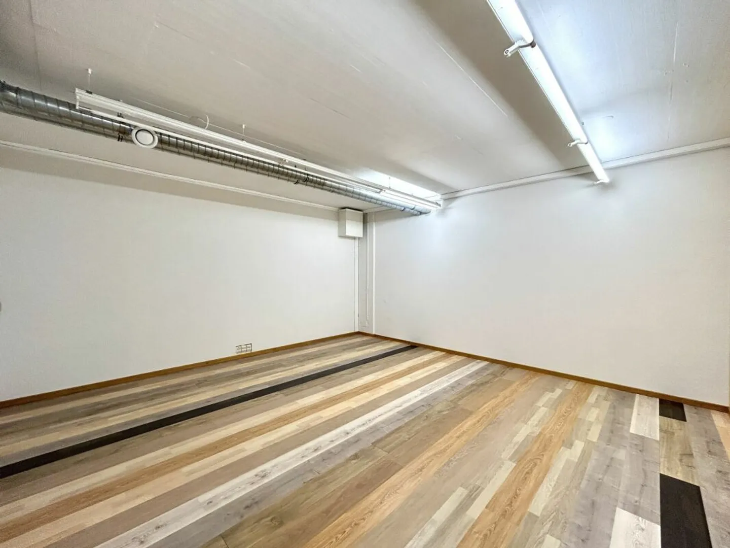 Edificio residenziale e commerciale nel seminterrato con potenziale d'uso versatile copia - Foto 8 di 17