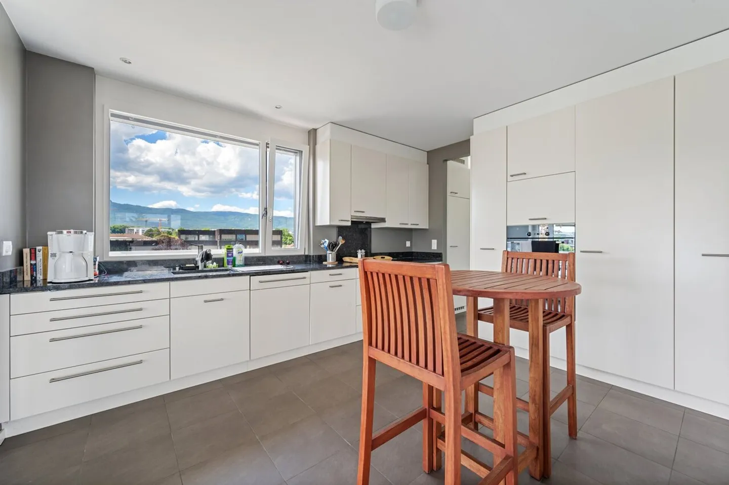 Wunderschöne 4,5-Zimmer-Penthouse in einem Eigentumswohnungsgebäude - Foto 4 von 12