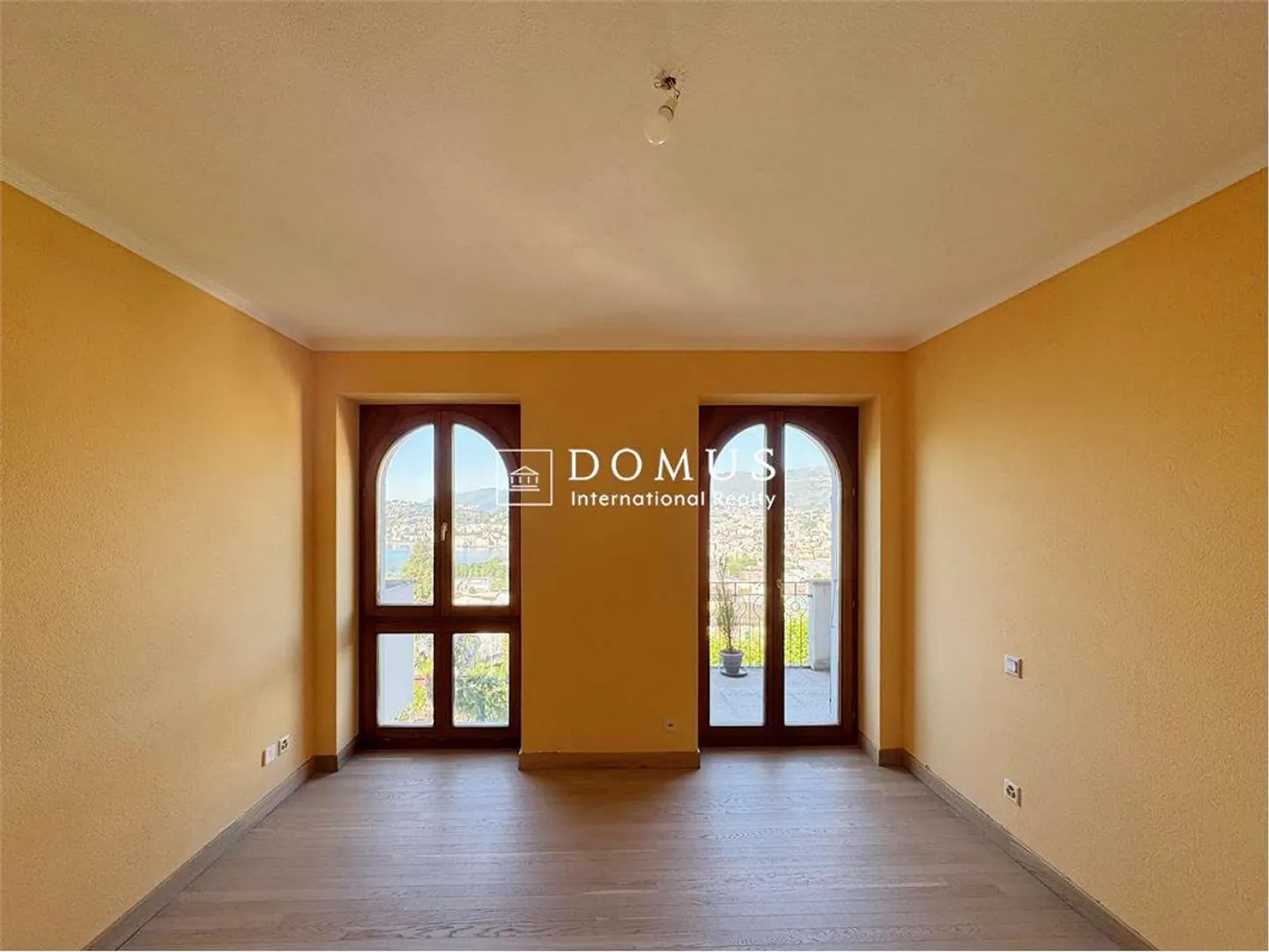 Renovated apartment with swimming pool - Photo 5 of 12