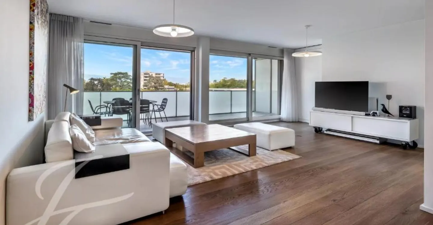 High-Floor Apartment with View - Photo 2 of 10