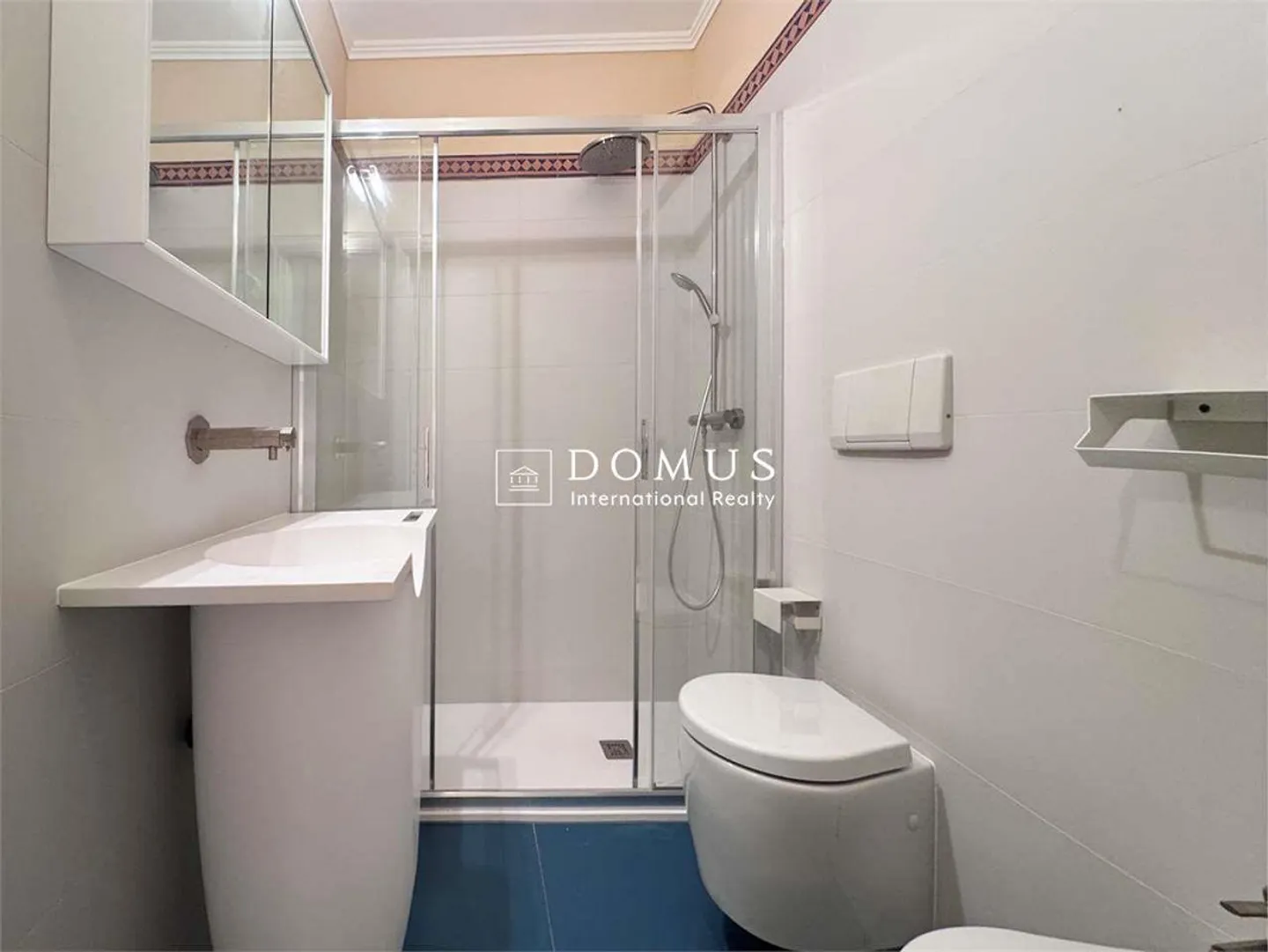 Renovated apartment with swimming pool - Photo 6 of 12