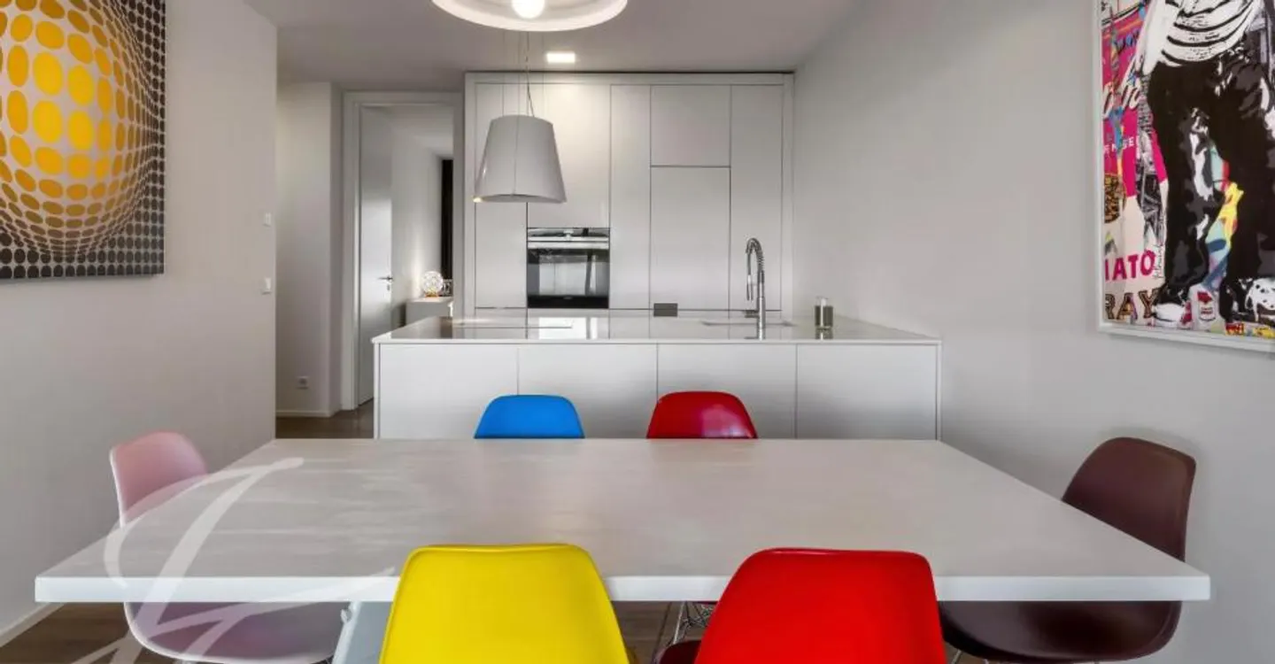 High-Floor Apartment with View - Photo 3 of 10