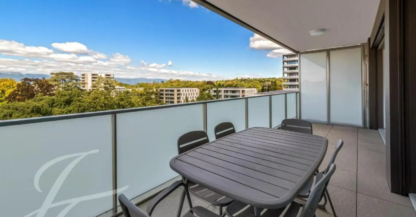 High-Floor Apartment with View - Photo 4 of 10