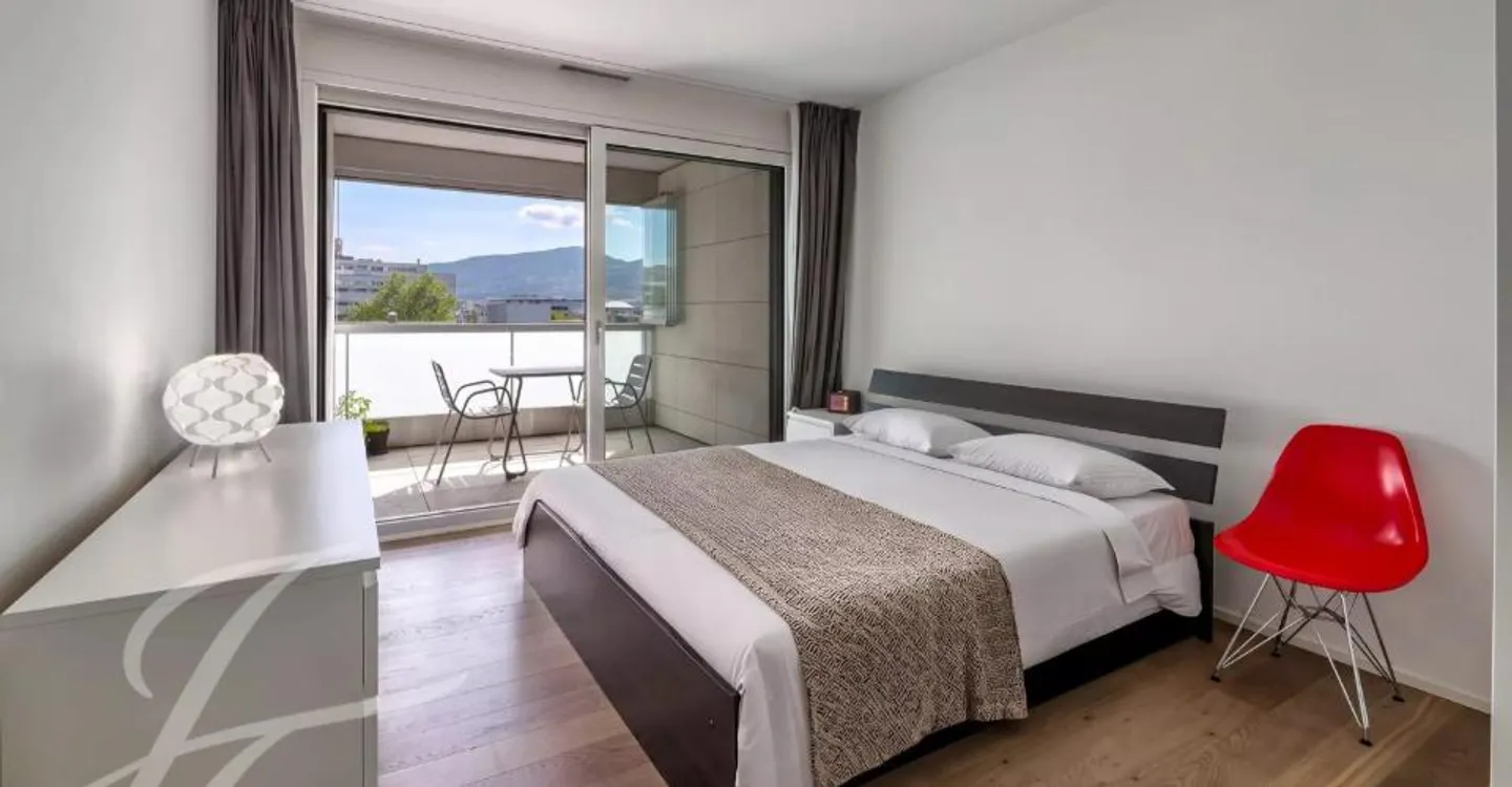 High-Floor Apartment with View - Photo 6 of 10