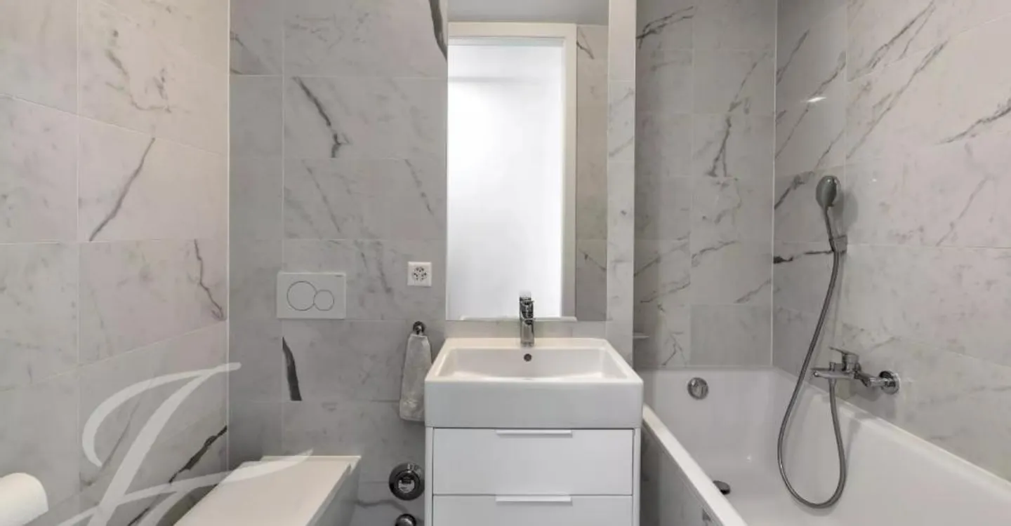 High-Floor Apartment with View - Photo 7 of 10